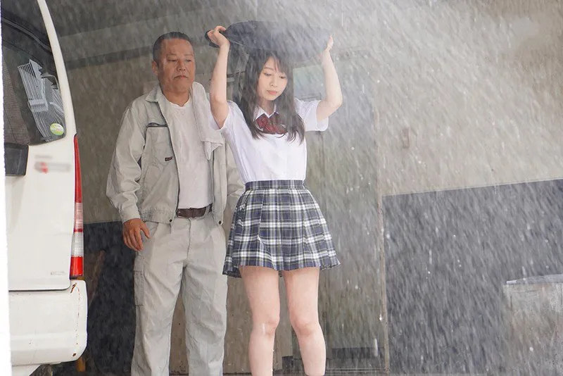 Theo dõi cưỡng bức em học sinh trú mưa~ aika yumeno